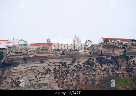 Portugal, Blick auf Sitio, dem alten Viertel der Stadt Nazare auf einer Klippe thront Stockfoto