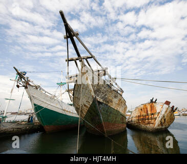 Makassar Schoner (Pinisi) im Paotere Hafen, der alte Hafen von Makassar, Indonesien Stockfoto