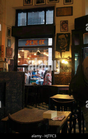 Altes Cafe Bar, San Telmo, Buenos Aires, Argentinien. Stockfoto