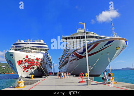 Kreuzfahrtschiffe, die Norwegian Gem und P & O Azura am vertäut cruise Ship Terminal, Road Town, Tortola Stockfoto