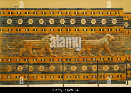 Ishtar Gate Prozessionsstraße Weg Pergamonmuseum, Museumsinsel, Berlin Deutschland Stockfoto
