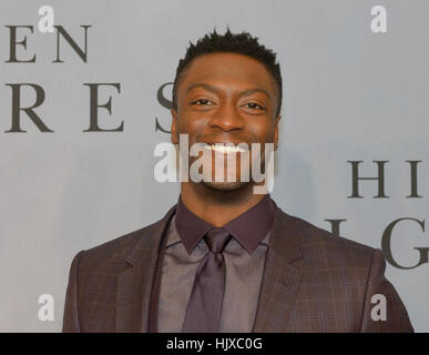 US-amerikanischer Schauspieler Aldis Hodge kommt auf dem roten Teppich für die weltweite Feier des Films "Versteckt Zahlen" im Teatro SVA Samstag, 10. Dezember 2016 in New York. Der Film basiert auf dem Buch des gleichen Titels von Margot Lee Shetterly und Chroniken die Leben von Katherine Johnson, Dorothy Vaughan und Mary Jackson--afro-amerikanische Frauen arbeitet bei der NASA als "menschliche Computer," waren entscheidend für den Erfolg der John Glenn Friendship 7 Mission im Jahr 1962. Stockfoto