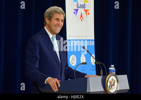 US-Außenminister John Kerry liefert Bemerkungen an das US Department of State konstituierenden Führung Tag am Department in Washington, D.C., am 13. Dezember 2016. Stockfoto