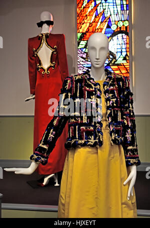 Abend-Ensemble Kleid Seide Jacke mit Cherille 1993 Hubert de Givenchy (Couturier) Frankreich Stockfoto