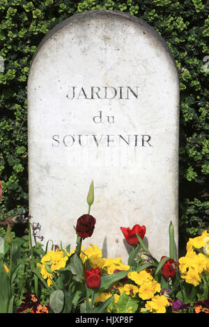Jardin du Souvenir. Cimetière Père Lachaise. Garden of Remembrance