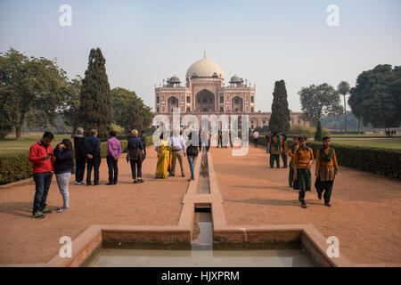 Gesamtansicht des Humayun Mausoleum in Neu-Delhi, Indien, das Grab des Mughal Kaisers Humayun. Stockfoto