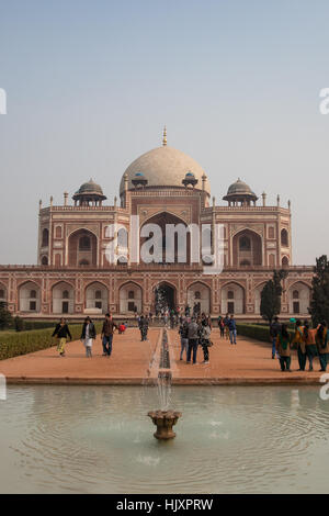 Gesamtansicht des Humayun Mausoleum in Neu-Delhi, Indien, das Grab des Mughal Kaisers Humayun. Stockfoto