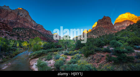 Zion Nationalpark Herbstfarben bei Sonnenuntergang Stockfoto