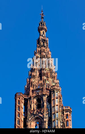 Der Turm der Notre Dame Kathedrale in Straßburg Stockfoto