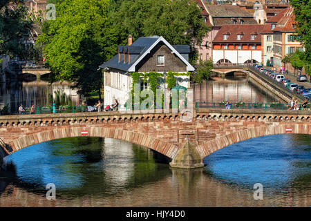 Brücke Ponts Couverts und Viertel Petite France in Straßburg Stockfoto