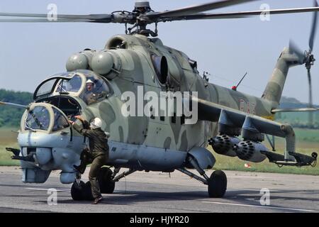 Ungarischen Streitkräfte, Kampfhubschrauber-Regiment von Veszprem, sowjetischen gebaute Hubschrauber MIL 24 Stockfoto