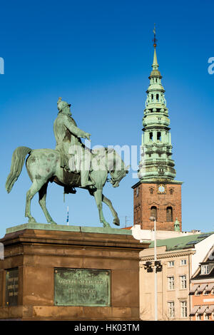 Dänemark, Kopenhagen, Schloss Christiansborg, Statue von König Frederick VII auf dem Pferderücken Stockfoto