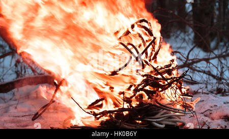 Draht im Feuer brennen Stockfoto