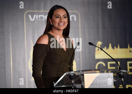 Schauspielerin Sonakshi Sinha während der Verleihung des "Oscar des Bollywwod" in Madrid am Montag, 14. Februar 2016 Stockfoto