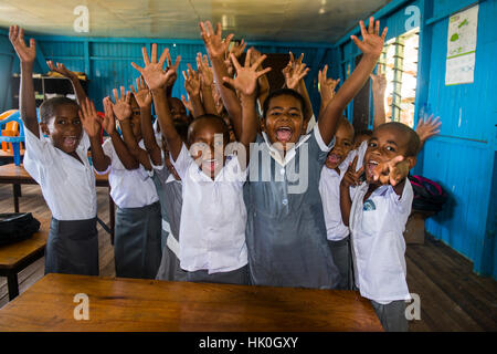 Sehr glücklich Schulkinder in einer Schule, Yanuya Insel, Mamanuca Inseln, Fiji, Südsee, Pazifik Stockfoto