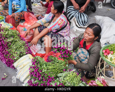 Verkäufern in einem Markt, Denpasar, Bali, Indonesien, Südostasien Stockfoto