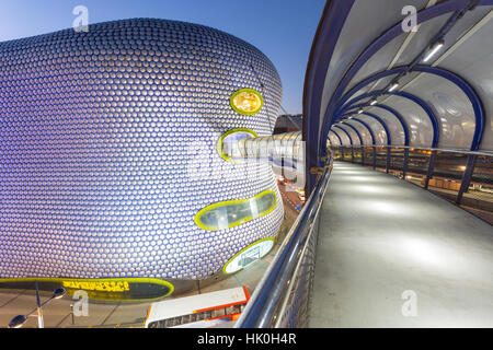 Plaza de Toros und Selfridges in der Abenddämmerung, Birmingham, West Midlands, England, Vereinigtes Königreich Stockfoto