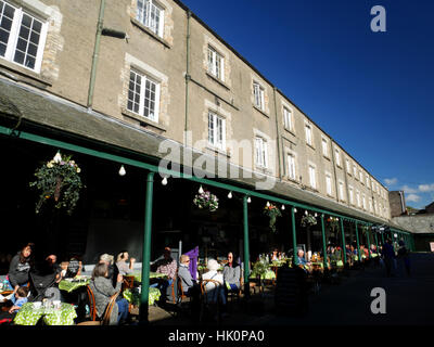 Pannier Markt, Tavistock, Devon.  Charta 1105 gewährt, sondern den modernen Markt Gebäude stammt aus dem Jahr 1860.  Herbst. Stockfoto