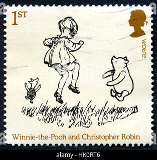 Großbritannien - ca. 2010: Eine gebrauchte Briefmarke aus dem Vereinigten Königreich, Darstellung zur Veranschaulichung der Winnie The Pooh und Christopher Robin, ca. 2010. Stockfoto