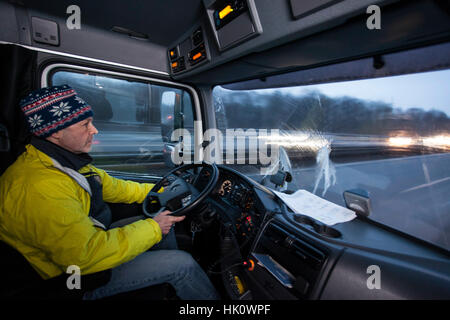 Berufskraftfahrer unterwegs Stockfoto