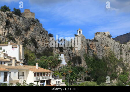 Hilltop Schloss und Dorf, El Castell de Guadalest, Provinz Alicante, Spanien Stockfoto