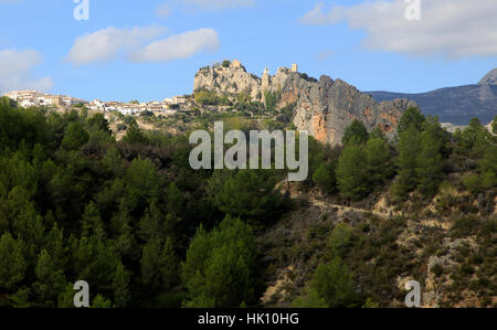 Hilltop Schloss und Dorf, El Castell de Guadalest, Provinz Alicante, Spanien Stockfoto