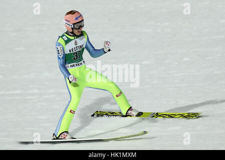 Oberstdorf, Deutschland. 4. Februar 2017. Österreichischer Skispringer Stefan Kraft reagiert nach seinem Sprung in das Finale bei der Ski Flug WM in Oberstdorf, Deutschland, 4. Februar 2017. Foto: Daniel Karmann/Dpa/Alamy Live News Stockfoto