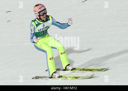 Oberstdorf, Deutschland. 4. Februar 2017. Österreichischer Skispringer Stefan Kraft reagiert nach seinem Sprung in das Finale bei der Ski Flug WM in Oberstdorf, Deutschland, 4. Februar 2017. Foto: Daniel Karmann/Dpa/Alamy Live News Stockfoto