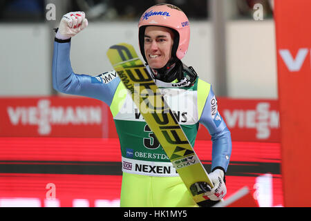 Oberstdorf, Deutschland. 4. Februar 2017. Österreichischer Skispringer Stefan Kraft feiert seinen ersten Platz im Finale bei der Ski Flug WM in Oberstdorf, Deutschland, 4. Februar 2017. Foto: Daniel Karmann/Dpa/Alamy Live News Stockfoto