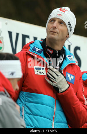 Oberstdorf, Deutschland. 4. Februar 2017. Österreichischen Skisprung-Trainer Heinz Kuttin in die Heini-Klopfer-Skiflugschanze bei der Ski Flug WM in Oberstdorf, Deutschland, 4. Februar 2017. Foto: Daniel Karmann/Dpa/Alamy Live News Stockfoto