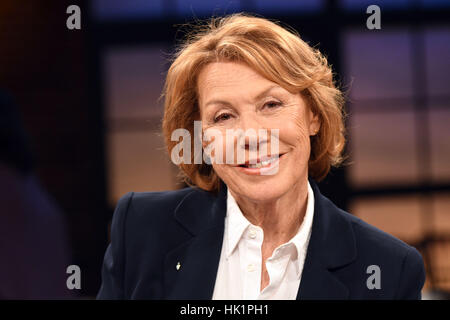 Köln, Deutschland. 3. Februar 2017. Schauspielerin Gaby Dohm nach der Aufzeichnung der Talkshow "Koelner Treff" (lt. "Kölner Treff") in Köln, 3. Februar 2017 im Studio sitzen. Foto: Henning Kaiser/Dpa/Alamy Live News Stockfoto