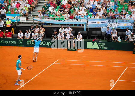 Parque Sarmiento, Buenos Aires, Argentinien. 4. Februar 2017. 4, Februar 2017 - Parque Sarmiento, Buenos Aires. Argentinien gewann den Doppel in den Davis Cup. Leonardo Mayer und Carlos Berlocq gewann im fünften Satz zu Bolelli - Fognini. Trotzdem ist Italien 2-1 in der Partitur. Bildnachweis: Nicholas Tinelli/Alamy Live-Nachrichten Stockfoto