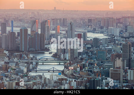 Stadtbild, Blick auf Sumidagawa River, Tokio, Japan Stockfoto