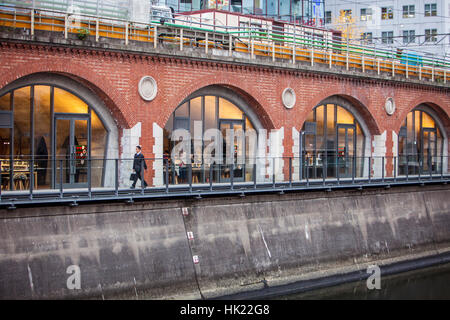 Maach Ecute Kanda in Kanda-Gawa, von alten jeden Brücke, Tokyo, Japan Stockfoto
