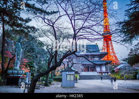 Stadtbild, Zojoji Tempel und Tokyo Tower, Tokyo, Japan Stockfoto