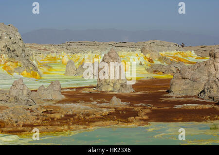 Lebendige Farben und markanten Felsformationen in die jenseitige Landschaft der Dalol, Äthiopien in der Wüste Danakil-Senke Stockfoto