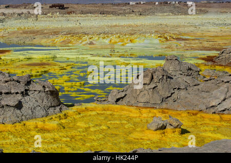 Lebendige Farben und markanten Felsformationen in die jenseitige Landschaft der Dalol, Äthiopien in der Wüste Danakil-Senke Stockfoto