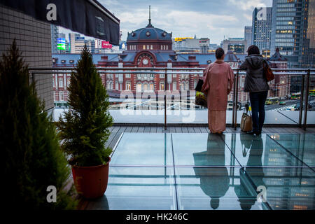 Stadtbild, Balkon vor der Tokyo Station, Marunouchi, Tokio, Japan Stockfoto