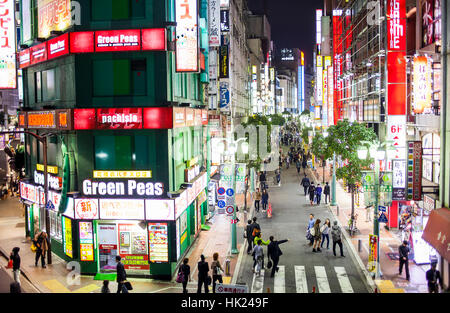 Stadtbild, Luftaufnahme, street scene in Ost Ausfahrt der JR-Bahnhof Shinjuku, Shinjuku, Tokyo Stockfoto
