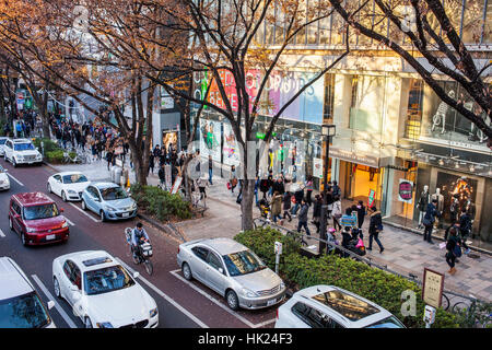 Stadtbild, Luftaufnahme, Verkehr, in Omotesando Avenue, Tokio, Japan Stockfoto