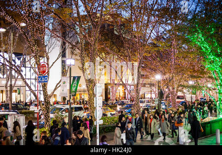 Stadtbild, Weihnachten, Weihnachtsdekoration, Omotesando Avenue, Tokio, Japan Stockfoto