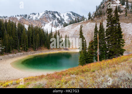 Schnee in höheren Lagen der Teton Berge über Ski See. Bridger-Teton National Forest, Wyoming Stockfoto