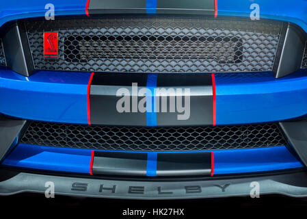 DETROIT, Michigan/USA - 10. Januar 2017: Nahaufnahme eines 2017 Ford Shelby Mustang GT350R Grills auf der North American International Auto Show (NAIAS). Stockfoto