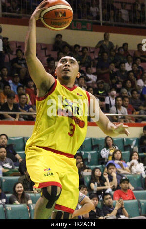 Pasay City, Philippinen. 25. Januar 2017. Paul Lee Stern bricht die Verteidigung von Blackwater eine Lay-up zu konvertieren. Bildnachweis: Dennis Jerome Acosta/Pacific Press/Alamy Live-Nachrichten Stockfoto