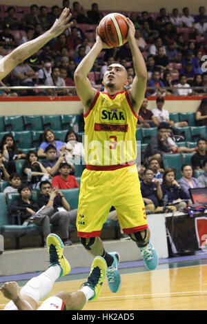 Pasay City, Philippinen. 25. Januar 2017. Paul Lee Stern bricht die Verteidigung von Blackwater eine Lay-up zu konvertieren. Bildnachweis: Dennis Jerome Acosta/Pacific Press/Alamy Live-Nachrichten Stockfoto