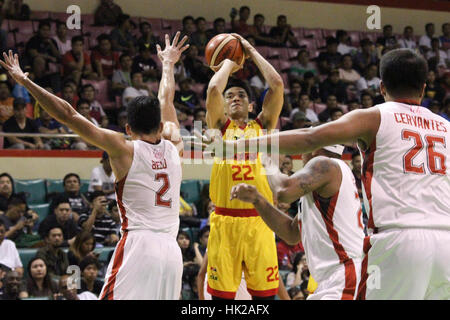 Pasay City, Philippinen. 25. Januar 2017. Allen Maliksi der Star ging Spitfire, Abfackeln Blackwater mit seiner 26 Punkte, 5 von ihnen kommen aus umgebauten drei Zeiger. Bildnachweis: Dennis Jerome Acosta/Pacific Press/Alamy Live-Nachrichten Stockfoto