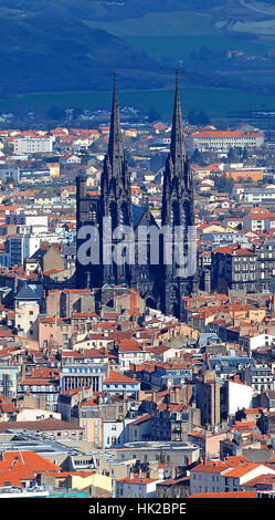Luftbild Stadt Clermont-Ferrand und die Kathedrale Notre-Dame-de-l' Assomption, Puy de Dome, Auvergne, Massif Central, Frankreich Stockfoto