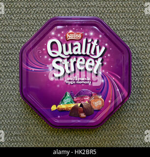 Dose Nestlé Quality Street Süßwaren. Stockfoto