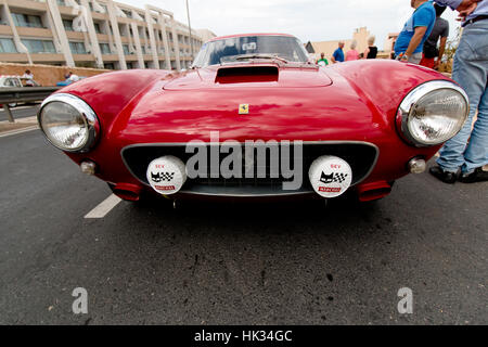 6. Oktober 2016, Mellieha Bay, Triq Il-Marfa, Malta - Ferrari 250 GT bei den Malta Classic 2016 vor dem Rennen. Stockfoto