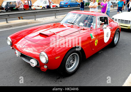 6. Oktober 2016, Mellieha Bay, Triq Il-Marfa, Malta - Ferrari 250 GT bei den Malta Classic 2016 vor dem Rennen. Stockfoto